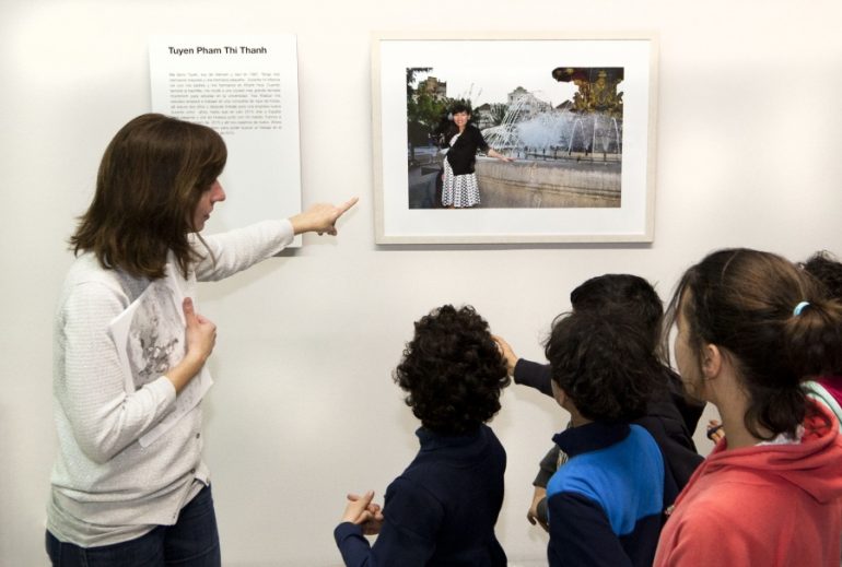 Una decena de niños de Huesca participan en el taller para familias que pone fin a la exposición ‘Iter-itineris’