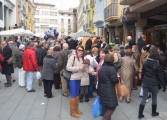 Miles de personas toman Barbastro en la Feria de la Candelera