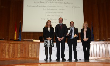 José Luis Laguna, exgerente de Atades Huesca, recibe la Cruz de Oro al mérito civil por su contribución al bienestar de la sociedad española