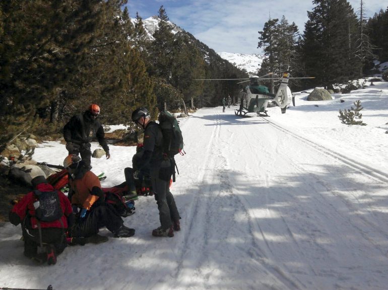 El GREIM de Benasque rescata a una montañera en las inmediaciones de los Llanos del Hospital