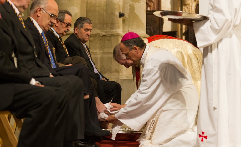 Jueves Santo: El obispo Don Julián celebra la misa de la Última Cena en la catedral de Huesca