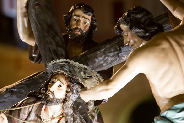 Procesión del Santo Entierro: devoción y tradición oscense en el Viernes Santo