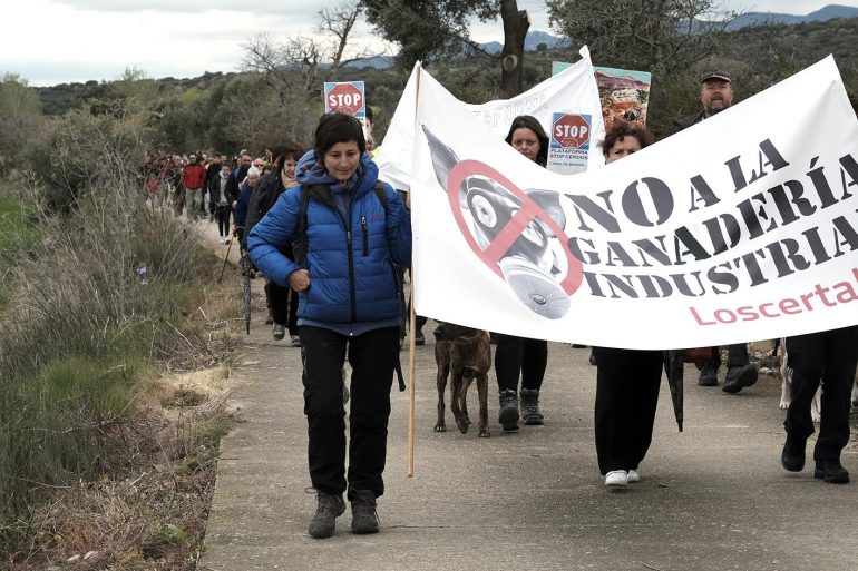 Más de 300 personas acudieron a la convocatoria de la Plataforma Loporzano SIN ganadería intensiva