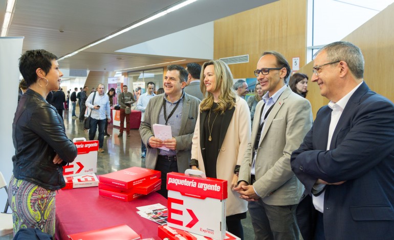 La consejera de Innovación, Investigación y Universidad del Gobierno de Aragón inaugura la XIII Feria de Tiendas Virtuales en Walqa