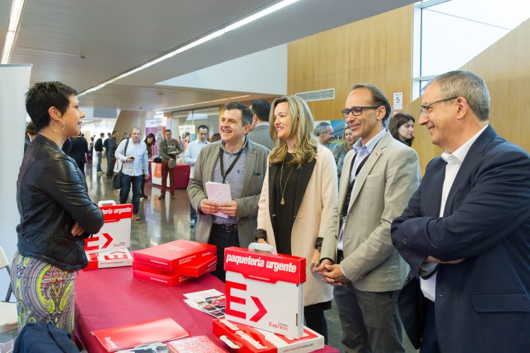 La consejera de Innovación, Investigación y Universidad del Gobierno de Aragón inaugura la XIII Feria de Tiendas Virtuales en Walqa