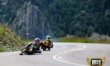 Descendiendo en monopatín por el valle de Benasque