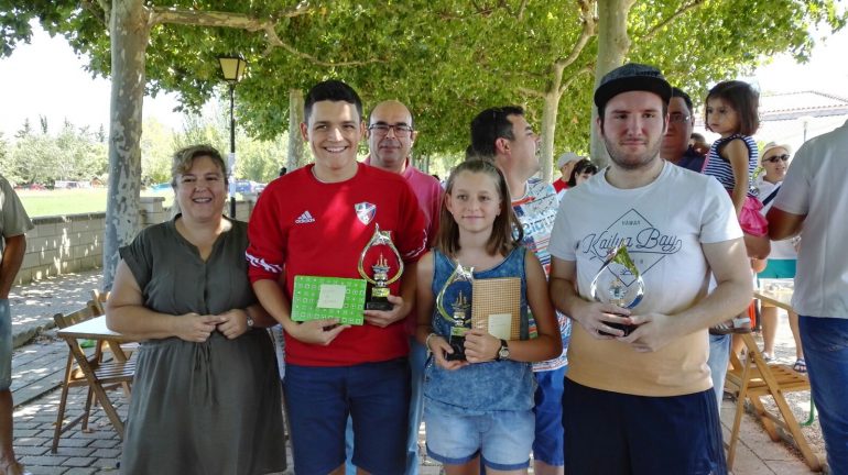 La joven ajedrecista de Huesca María Eizaguerri, de 11 años, se impone en el Torneo de Tardienta