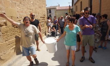 El chupinazo y la lectura del pregón abren cuatro días de fiesta en Estiche