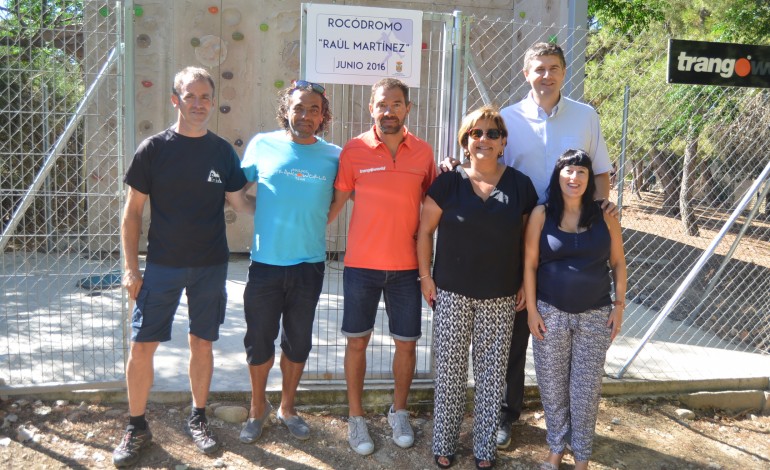 Estiche estrena su rocódromo con el nombre del montañero de Monzón Raúl Martínez