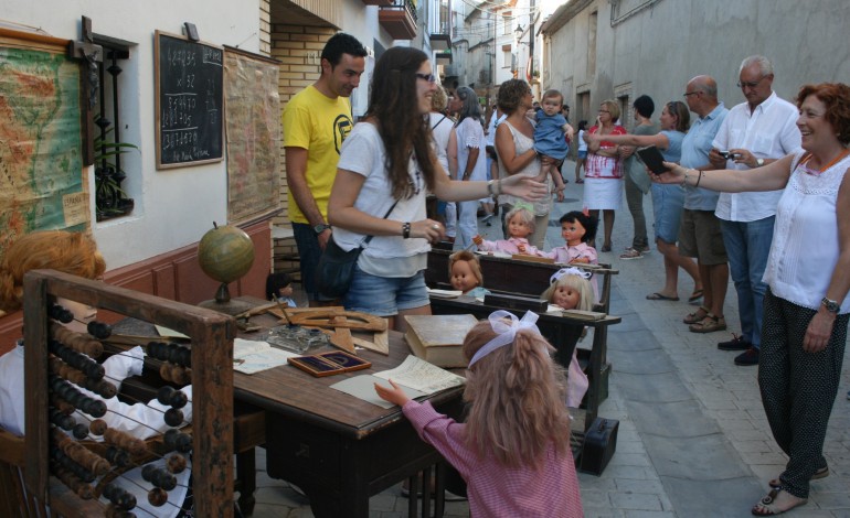 Azanuy vivió una intensa jornada con su mercado artesanal