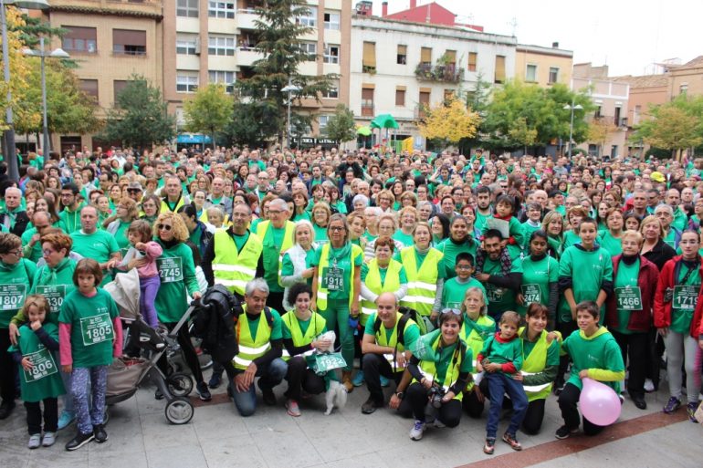 Mil setecientas personas se suman en Binéfar a la Andada Popular contra el cáncer