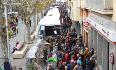 Miles de productos a la venta en los 325 puestos de la Feria de la Candelera en Barbastro