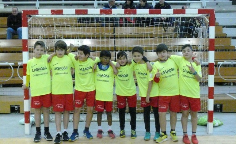 Intesa actividad de balonmano en Monzón