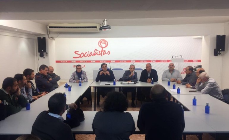 Militantes del PSOE en Huesca piden la convocatoria de primarias y de un congreso extraordinario