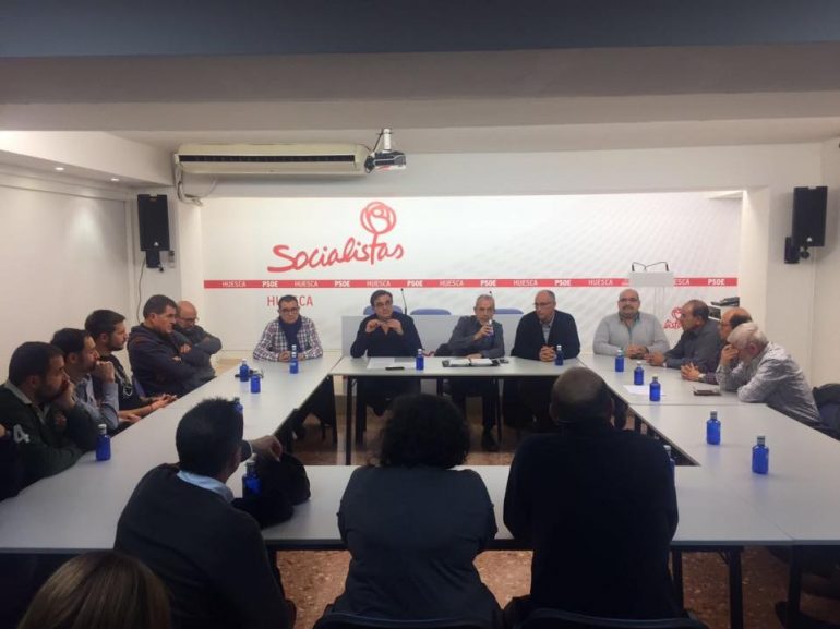 Militantes del PSOE en Huesca piden la convocatoria de primarias y de un congreso extraordinario