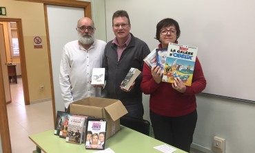 Los fondos de libros y deuvedés de la Escuela Oficial de Idiomas se hacen hueco en la Biblioteca Municipal