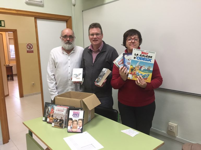 Los fondos de libros y deuvedés de la Escuela Oficial de Idiomas se hacen hueco en la Biblioteca Municipal