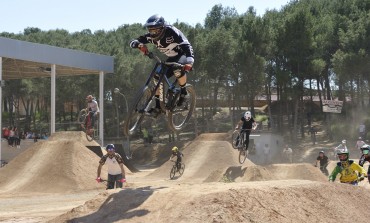 Miguel Gracia y Ramón Capel abren en Vencillón las puertas del primer Bike Park aragonés