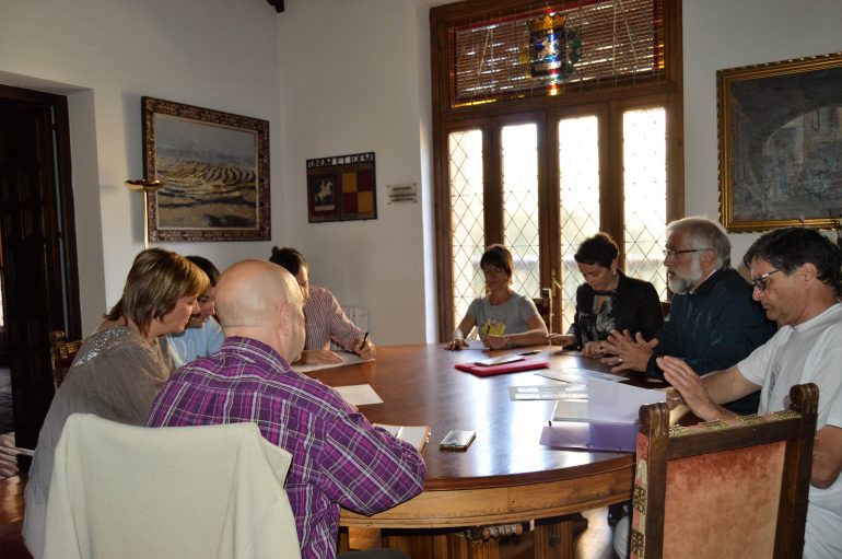 Visita al Ayuntamiento de una delegación de un instituto de Olorón