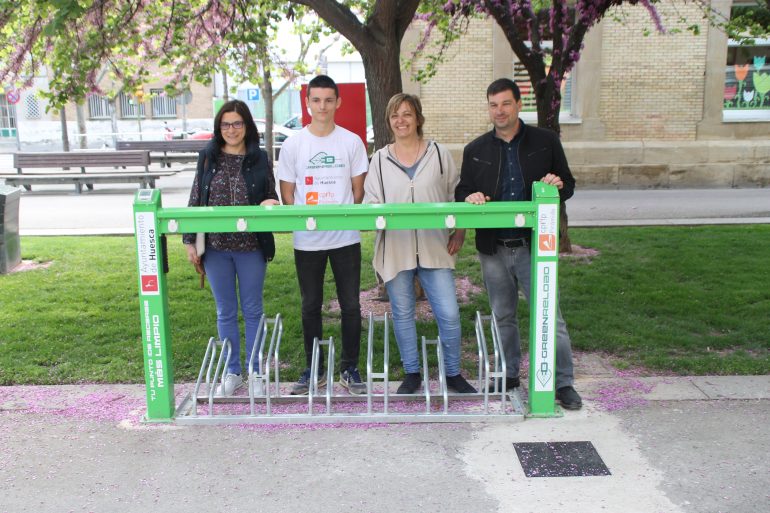 El Ayuntamiento pone en servicio un punto de recarga de bicicletas eléctricas en el Centro Manuel Benito Moliner