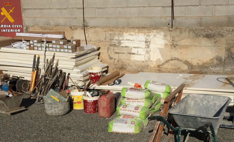 La Guardia Civil detiene a los autores de dos delitos contra el patrimonio en explotaciones agrícolas