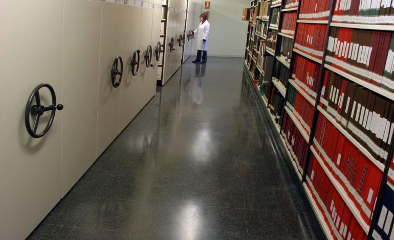 Una veintena de archiveros de toda España se reúnen en la DPH para dar solución a los retos a los que se enfrentan estos espacios