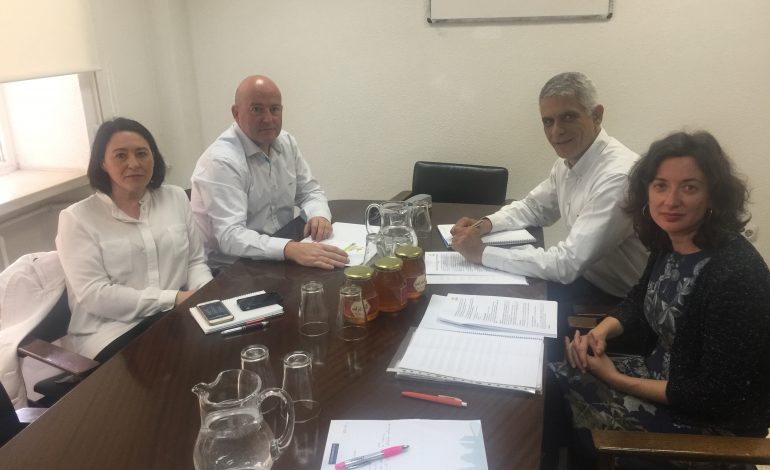 AVESPA se pone a disposición del Ministerio de Agricultura para potenciar la sanidad apícola