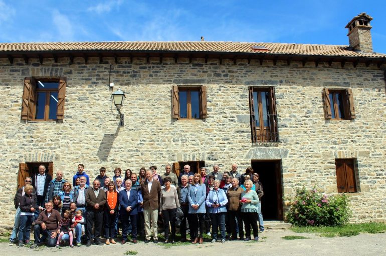 El pueblo de Barbenuta y su antigua escuela cobran vida con el nuevo centro cultural que ya preside rehabilitado la plaza