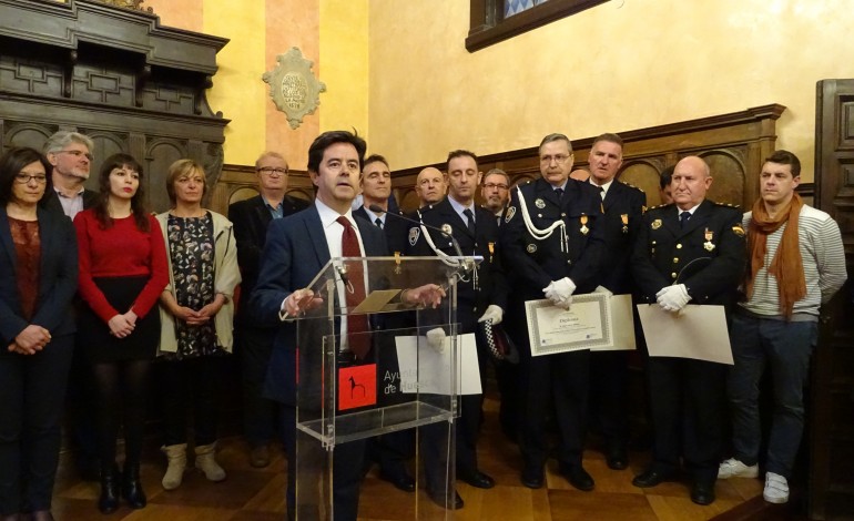 El alcalde subraya la colaboración institucional en seguridad ciudadana en la festividad de la Policía Local