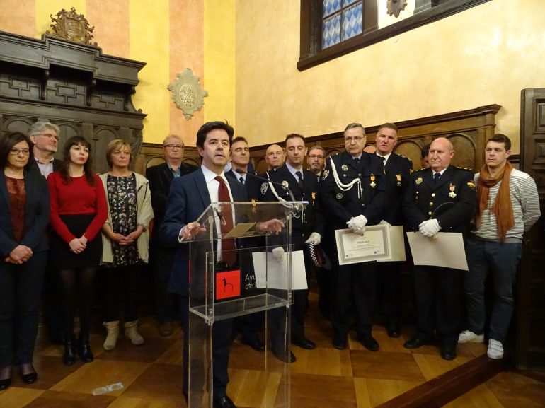 El alcalde subraya la colaboración institucional en seguridad ciudadana en la festividad de la Policía Local