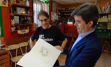 El alcalde conoce el proyecto artístico que desarrolla la Escuela Infantil Municipal con Fernando Sanagustín