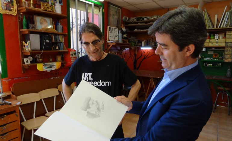 El alcalde conoce el proyecto artístico que desarrolla la Escuela Infantil Municipal con Fernando Sanagustín