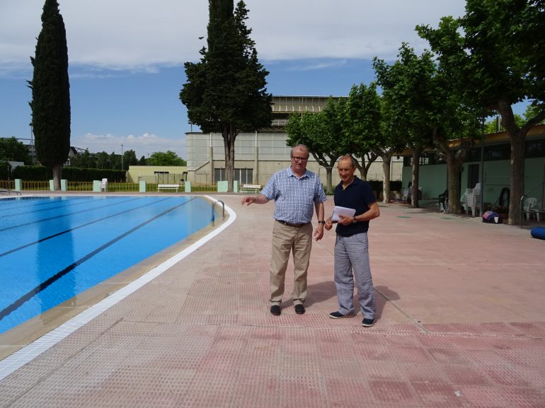 El Ayuntamiento de Huesca presenta la temporada de piscinas y campaña de actividades deportivas de verano