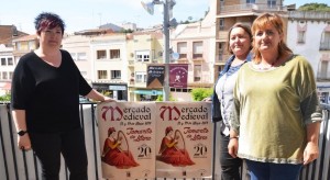 Elena Viu, Monica Perat y Maris a Montes en el Ayuntamiento.