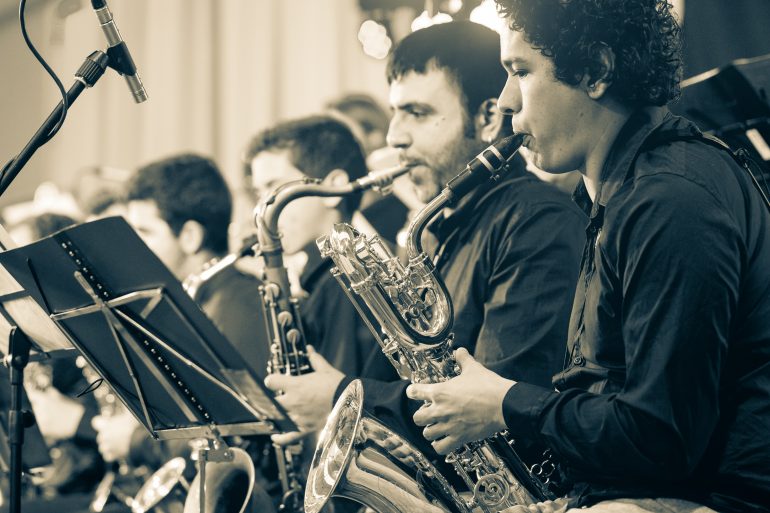 Unas setecientas personas convierten el polideportivo de Fonz en una divertida pista de baile con la IV Trobada de Jazz