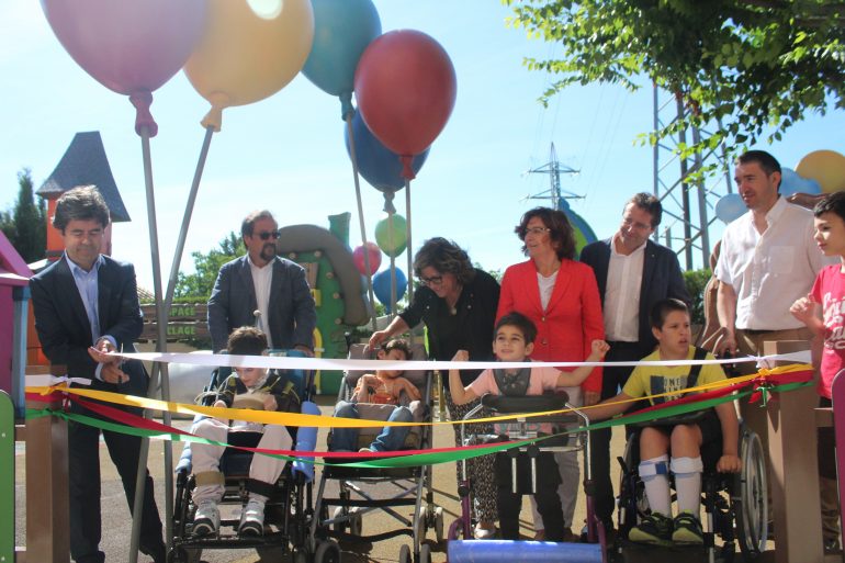 ASPACE Huesca presenta su parque infantil accesible, un espacio de convivencia y rehabilitación fruto de la marcha solidaria y del apoyo de la DPH