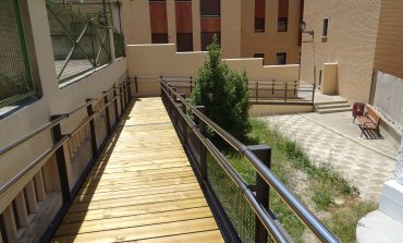 El Ayuntamiento habilita una rampa para hacer accesibles las aulas del taller de empleo y escuela taller desde la Costanilla de Oteiza