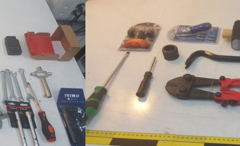 La Guardia Civil detiene a dos personas por robos en establecimientos de telefonía móvil en la denominada 'Operación Tomizas'