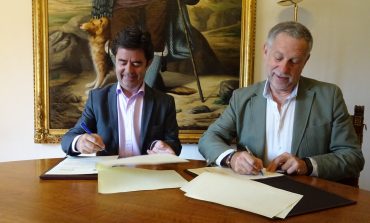 Firma del convenio de encomienda de gestión del servicio municipal de limpieza viaria