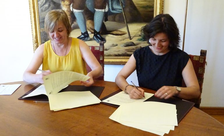 Ayuntamiento y Comercio firman el convenio anual para dinamizar el sector en la ciudad por 52.500 euros