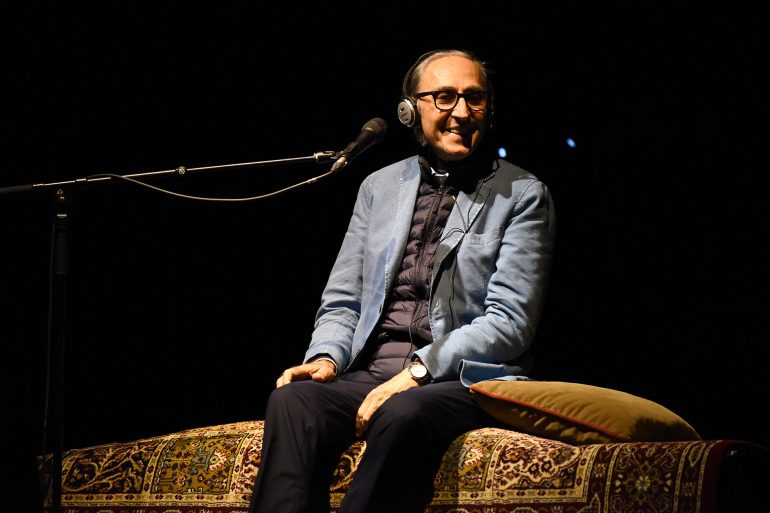 Franco Battiato firmó un concierto destinado a perdurar en la historia de Pirineos Sur