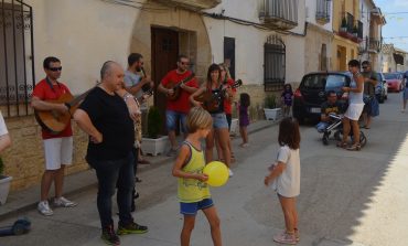 La jota de ronda ameniza las fiestas de Santalecina