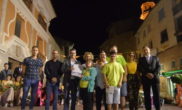 Un divertido desfile de carrozas y la presentación de las Majas  abren las fiestas de Fonz