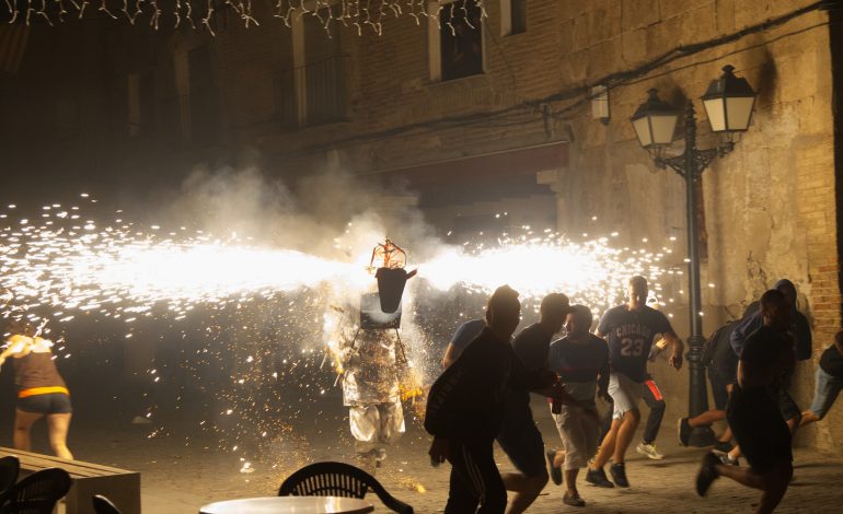 Fonz inicia el viernes sus fiestas mayores con toros de fuego, grupos de versiones y jotas