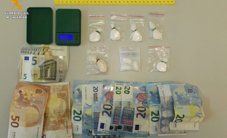 La Guardia Civil investiga a dos personas por un supuesto delito de tráfico de drogas
