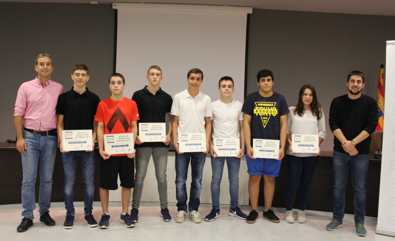 Nueve jóvenes deportistas de Binéfar reciben becas municipales por su especial proyección por valor de 6.000 euros