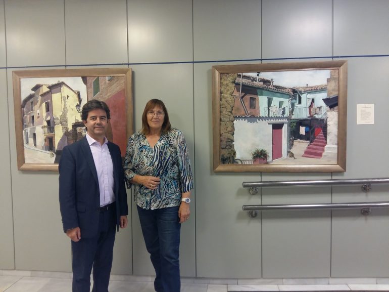 El alcalde de Huesca visita la exposición «Mi ciudad en la memoria»