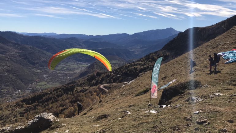 TuHuesca impulsa la grabación de recursos televisivos sobre la práctica del parapente en la provincia para emisiones nacionales