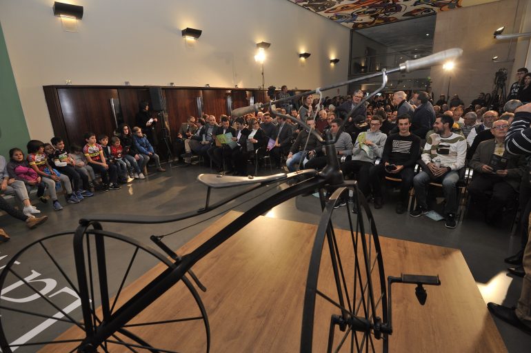 Encuentro histórico en la DPH del ciclismo altoaragonés cuyos inicios cumplen 150 con la primera bici creada en Huesca