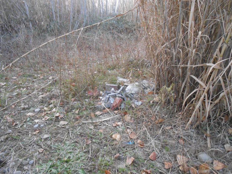 Limpiado uno de los vertederos ilegales denunciados por IU en Fraga después de la investigación abierta por seprona